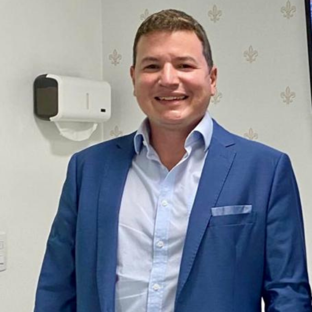 Read more about the article Dr. Raphael Viana, MD